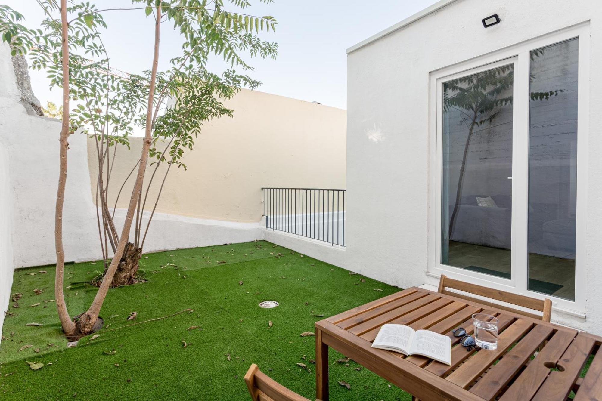 Joivy Minimalistic Apt W Patio In Principe Real Lisboa Exteriör bild